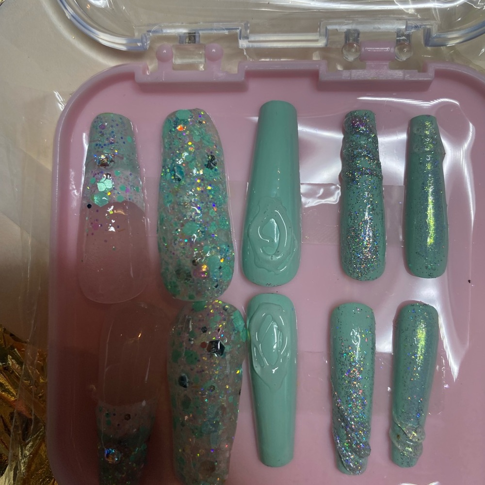 Turquoise nails - Picture 5 of 6